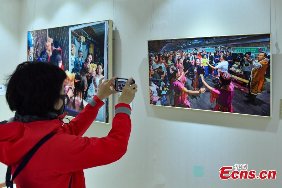 Exposi??o fotográfica sobre Xinjiang é inaugurada em Beijing