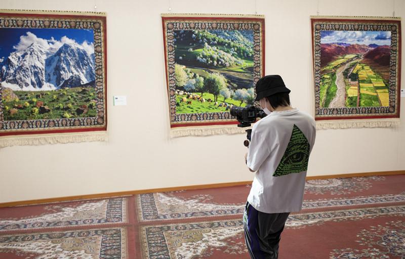 Exposi??o fotográfica sobre Xinjiang é inaugurada em Beijing