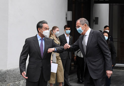 Wang Yi se reúne com o ministro das Rela??es Exteriores da Rússia, Lavrov