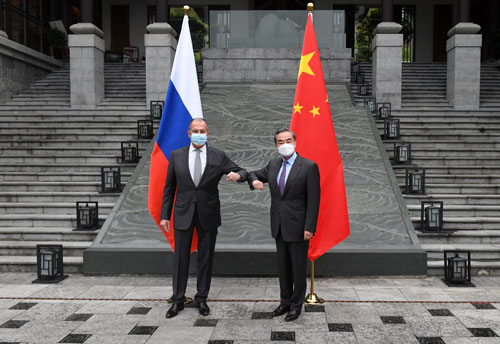 Wang Yi se reúne com o ministro das Rela??es Exteriores da Rússia, Lavrov