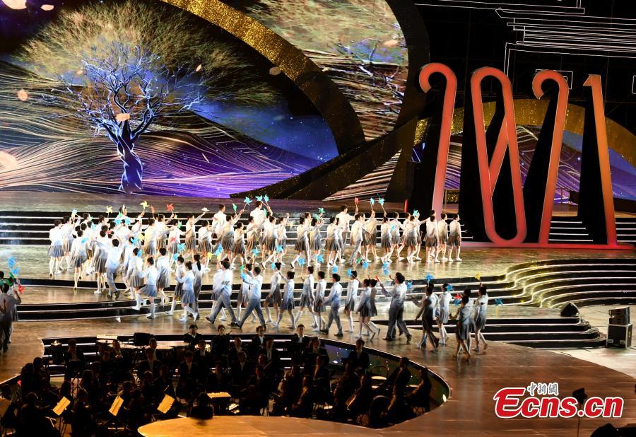 Universidade de Xiamen realiza gala por seu 100o aniversário