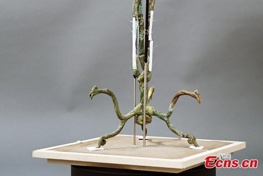 Restaura??o da árvore sagrada de bronze escavada nas Ruínas de Sanxingdui é basicamente concluída