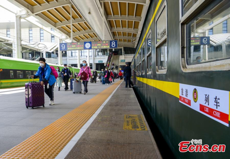 Xinjiang lan?a seu primeiro trem turístico em 2021