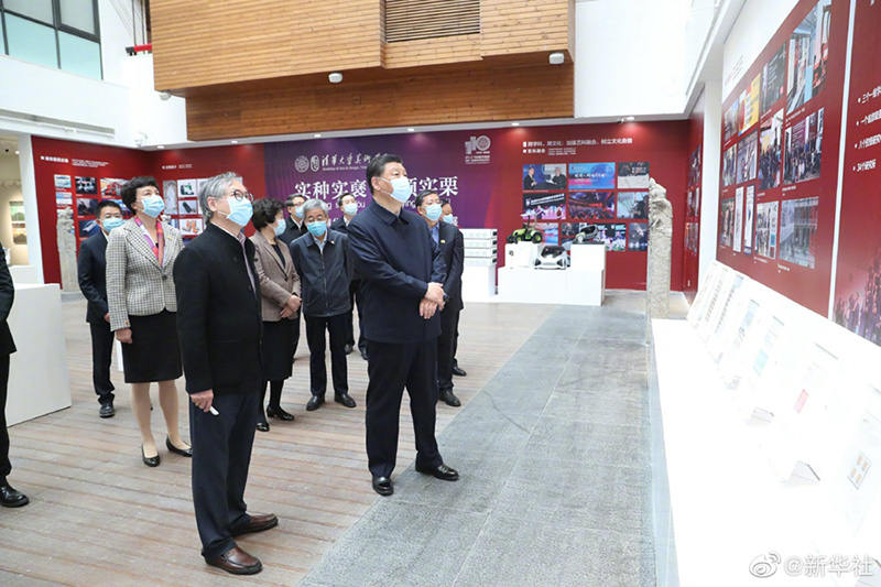 Xi visita Universidade Tsinghua pelo 110o aniversário da institui??o