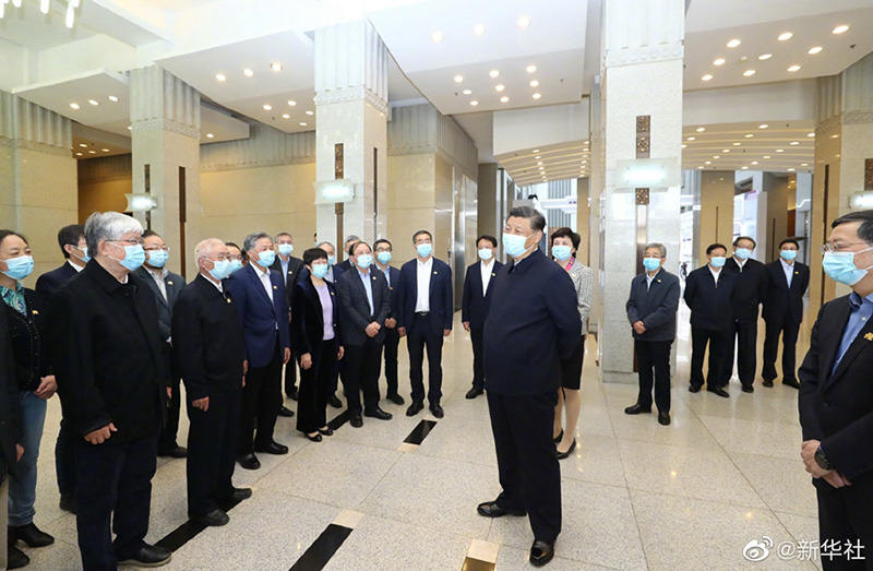 Xi visita Universidade Tsinghua pelo 110o aniversário da institui??o