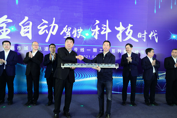 Trem de metr? aut?nomo sai da linha de montagem de Jilin