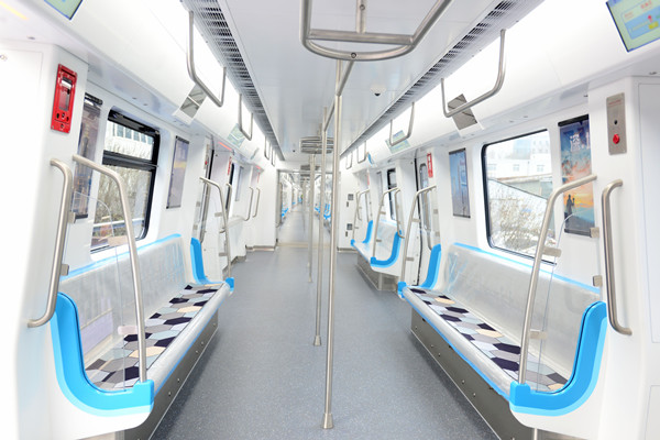 Trem de metr? aut?nomo sai da linha de montagem de Jilin