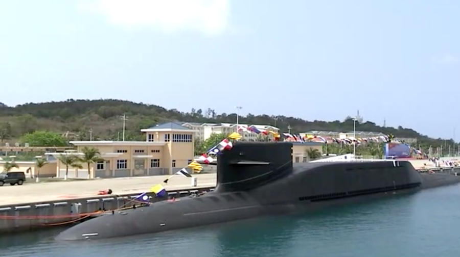 Xi Jinping participa de cerim?nia de comissionamento de navios de guerra