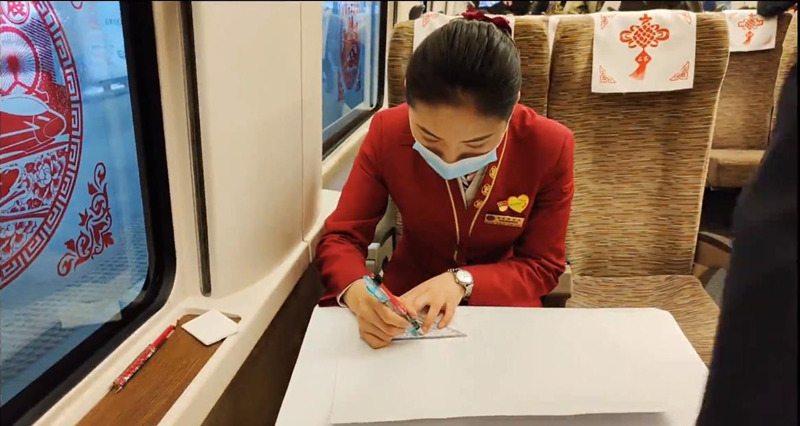 Membro de tripula??o de ferrovia de alta velocidade desenha mapa ferroviário nacinal em 90 minutos
