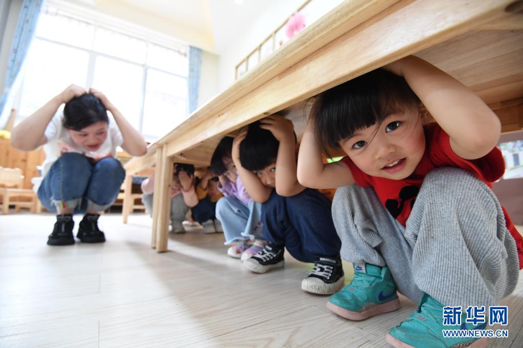 Escolas chinesas realizam atividades sobre preven??o e mitiga??o de desastres