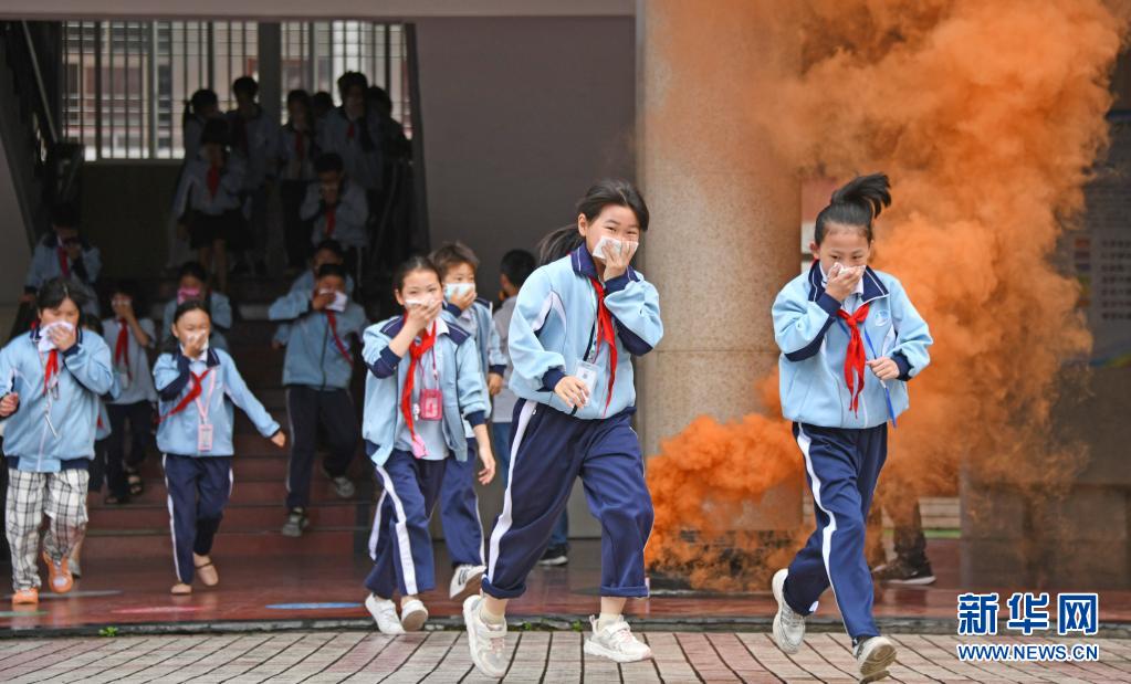 Escolas chinesas realizam atividades sobre preven??o e mitiga??o de desastres