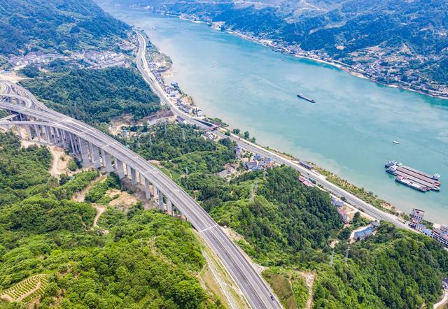 Auto-estrada ao longo do projeto das Três Gargantas será aberta à circula??o em breve