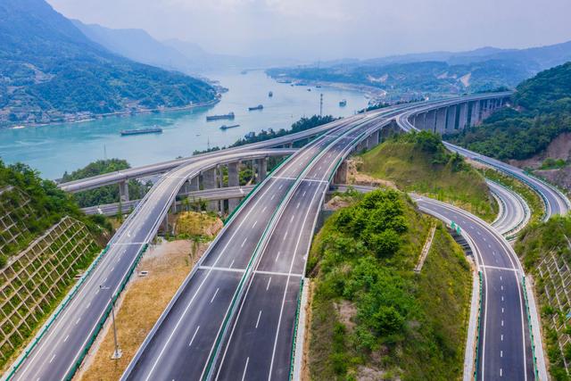 Auto-estrada ao longo do projeto das Três Gargantas será aberta à circula??o em breve
