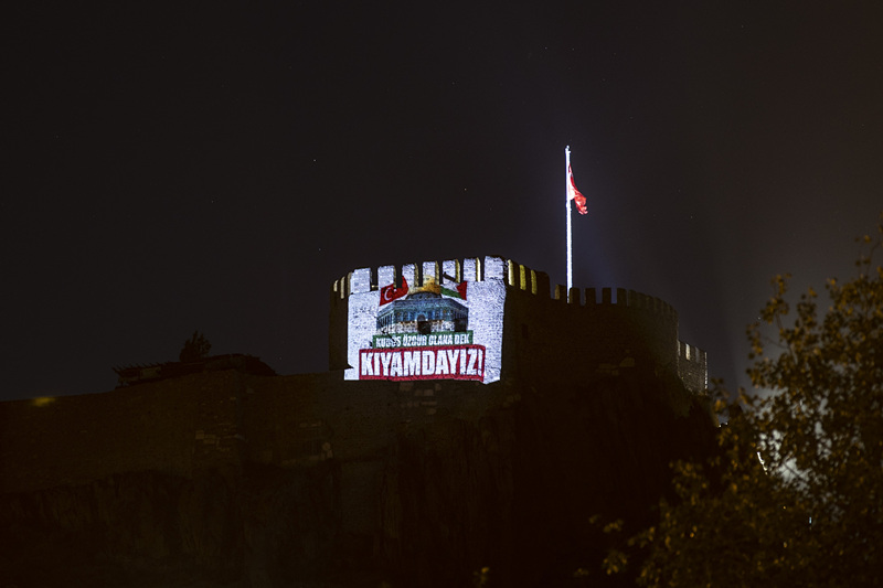 Ilumina??o em prédios pelo mundo exige fim do conflito entre israelenses e palestinos 
