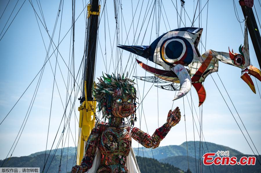 Jap?o: fantoche gigante desvendado em evento cultural das Olimpíadas de Tóquio em Iwate