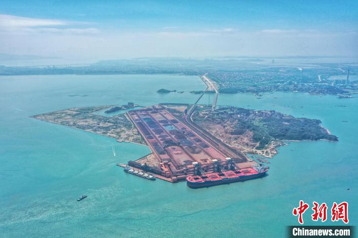 Fujian: Cais de 400.000 toneladas do Porto Luoyu  é concluído e colocado em opera??o