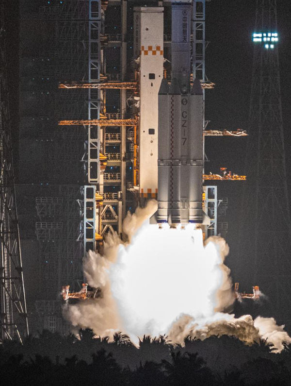Cargueiro espacial Tianzhou-2 atraca no módulo da esta??o espacial chinesa