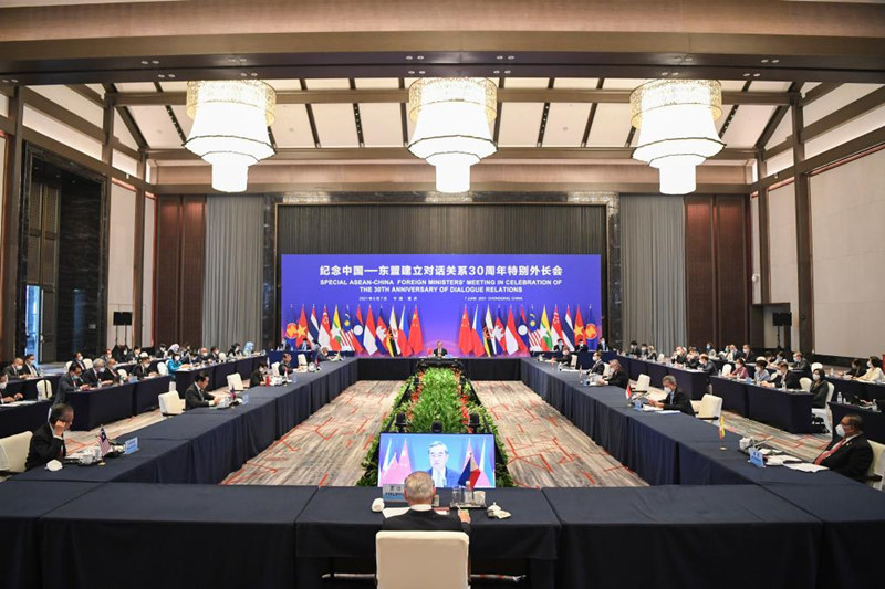 Chanceler chinês apresenta sugest?es para rela??es China-ASEAN