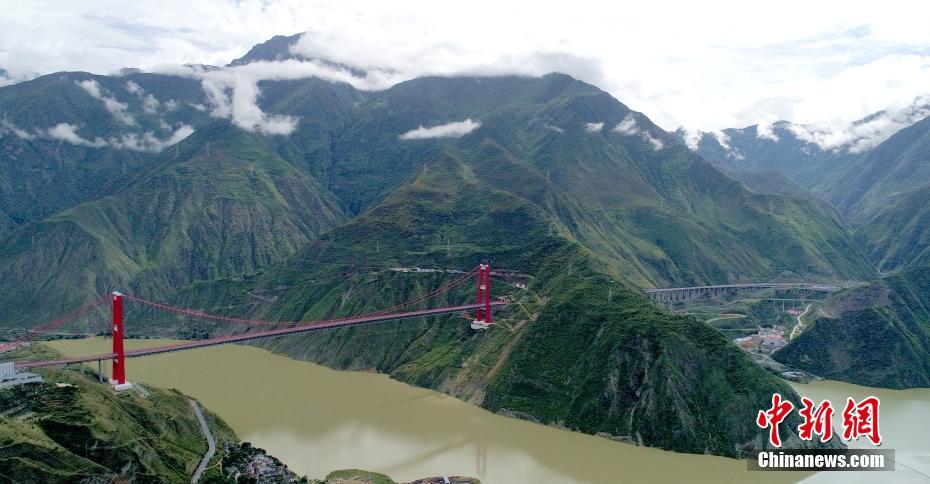 Galeria: ponte Xingkang facilita transporte na Prefeitura Aut?noma Tibetana de Garzê