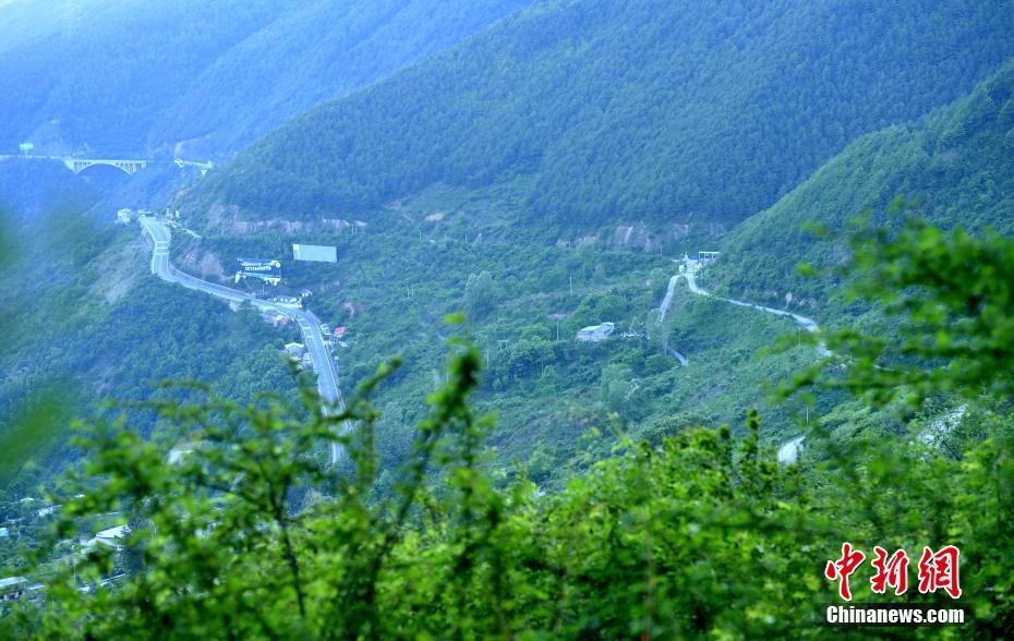 Galeria: ponte Xingkang facilita transporte na Prefeitura Aut?noma Tibetana de Garzê