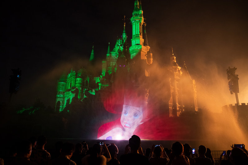 Shanghai Disney Resort apresenta show de luzes para 5o aniversário 
