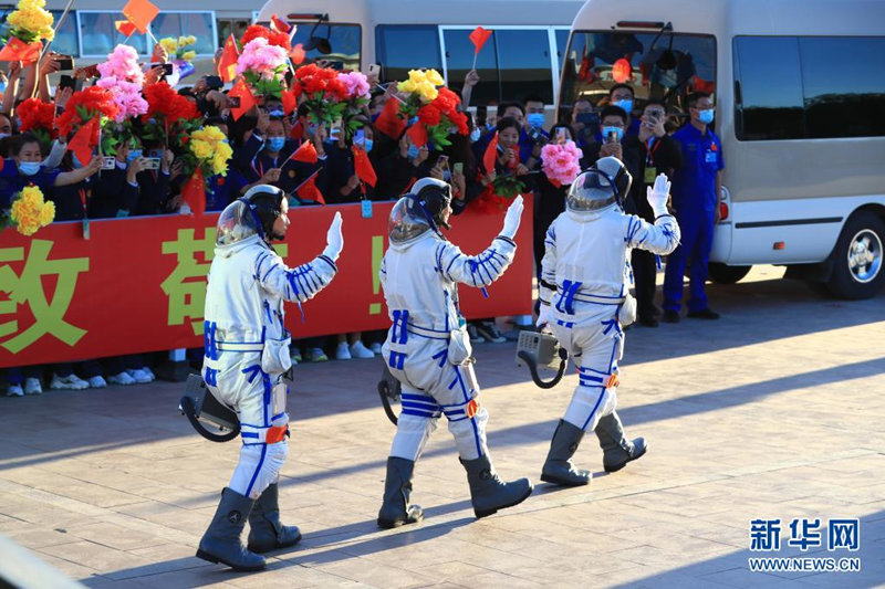 Realizada cerim?nia de despedida para astronautas chineses da miss?o Shenzhou-12