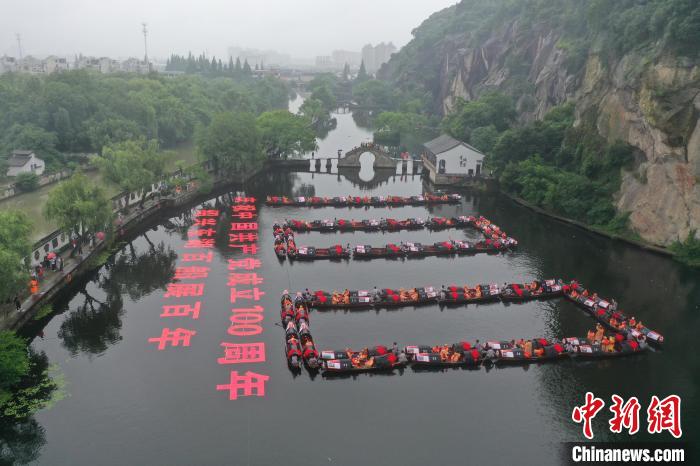 Exposi??o fotográfica comemora o 100o aniversário da funda??o do PCCh