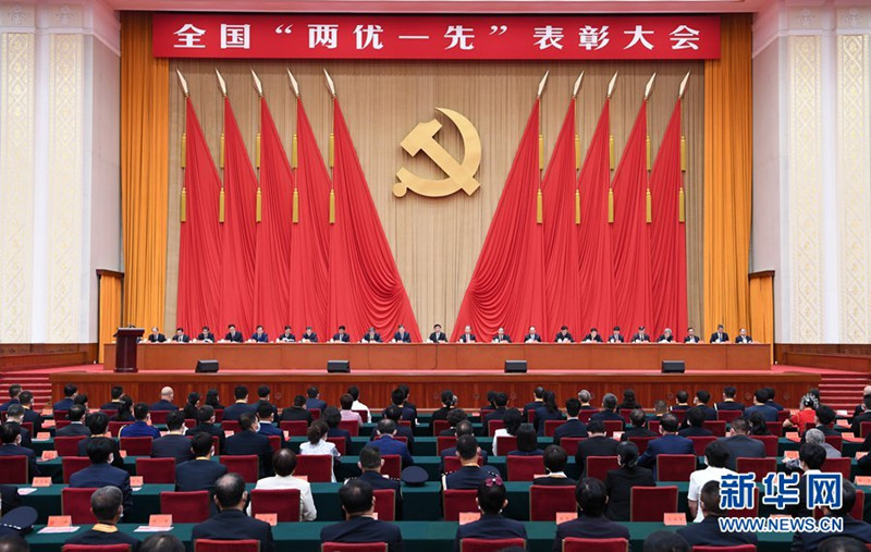 Xi entrega maior honraria do Partido à membros exemplares antes do centenário do PCCh