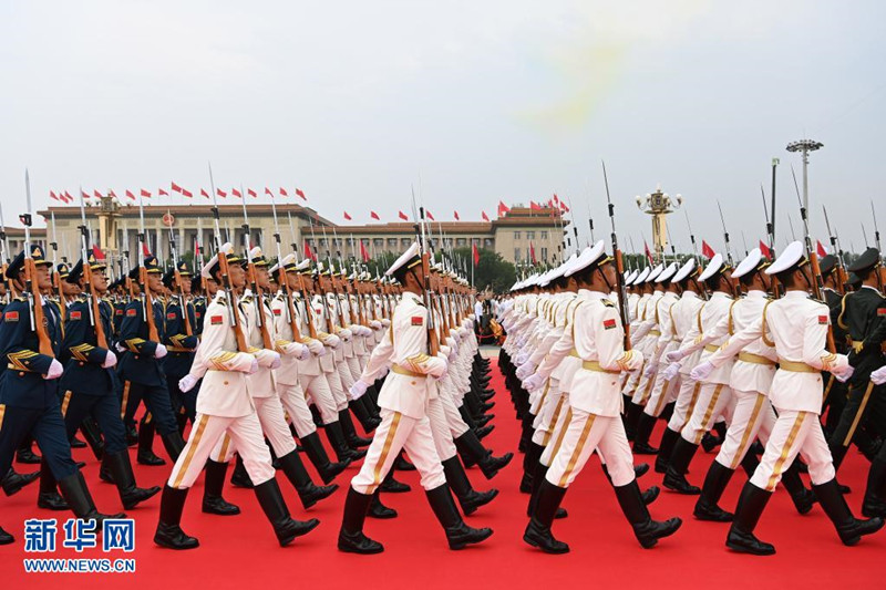 Cerim?nia de hasteamento da bandeira nacional é realizada na Pra?a Tian'anmen durante cerim?nia do centenário do PCCh