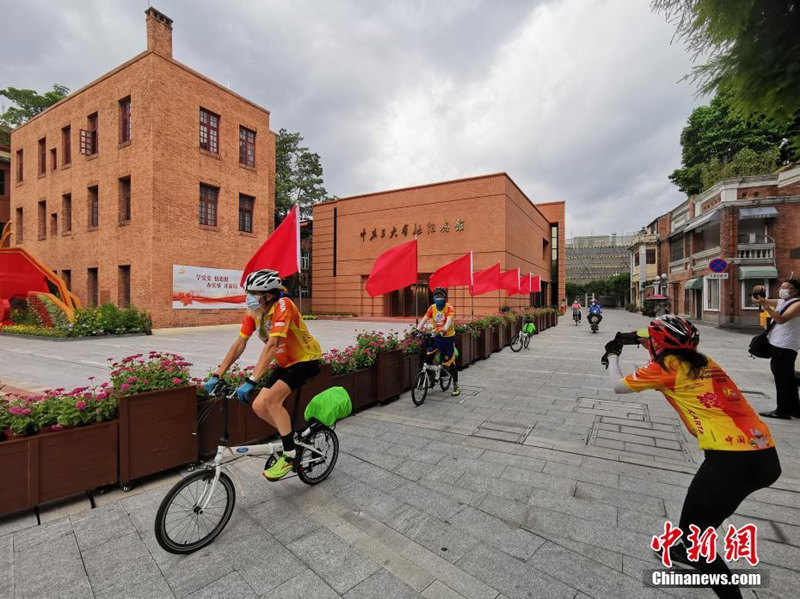 Galeria: pessoas de toda a China celebram o 100o aniversário da funda??o do PCCh