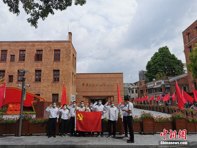 Galeria: pessoas de toda a China celebram o 100o aniversário da funda??o do PCCh