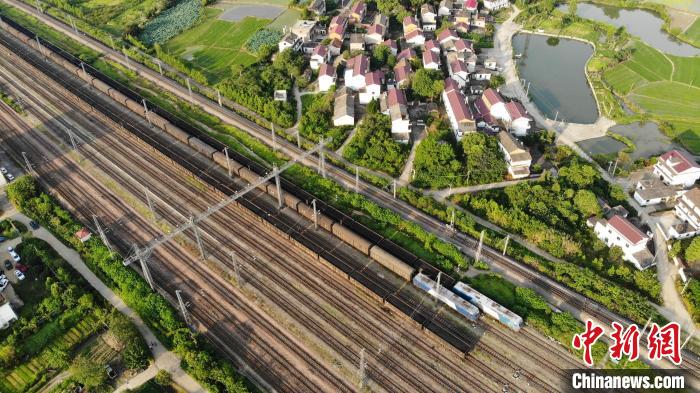 Jiangxi redistribui trens para satisfazer necessidades de carv?o e gerar energia no ver?o  