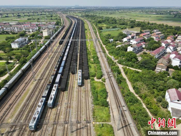 Jiangxi redistribui trens para satisfazer necessidades de carv?o e gerar energia no ver?o  