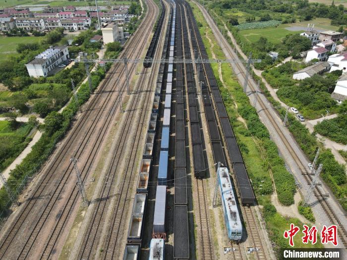 Jiangxi redistribui trens para satisfazer necessidades de carv?o e gerar energia no ver?o  