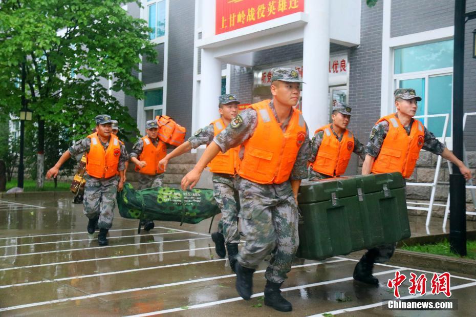 Galeria: momentos emocionantes nas chuvas fortes de Henan
