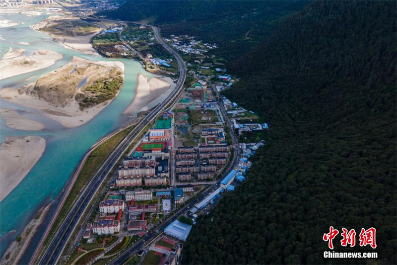 Galeria:?rodovia?Lhasa-Linzhi, uma das principais artérias de transporte do Tibete