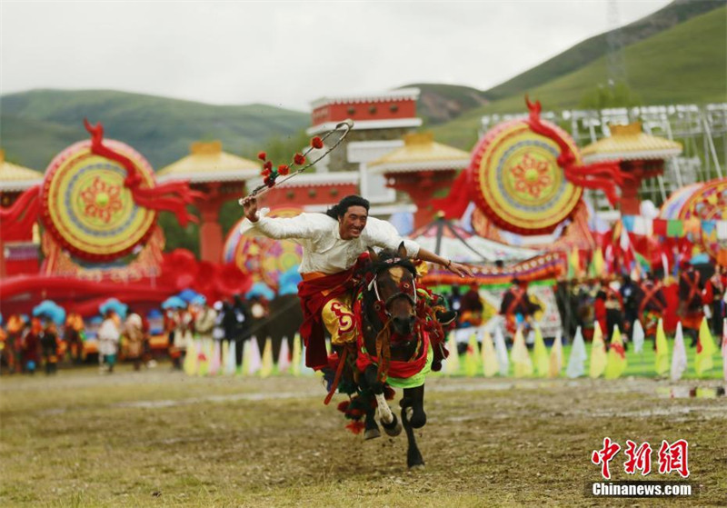 Qinghai celebra o 70o aniversário da funda??o da Prefeitura Aut?noma Tibetana de Yushu