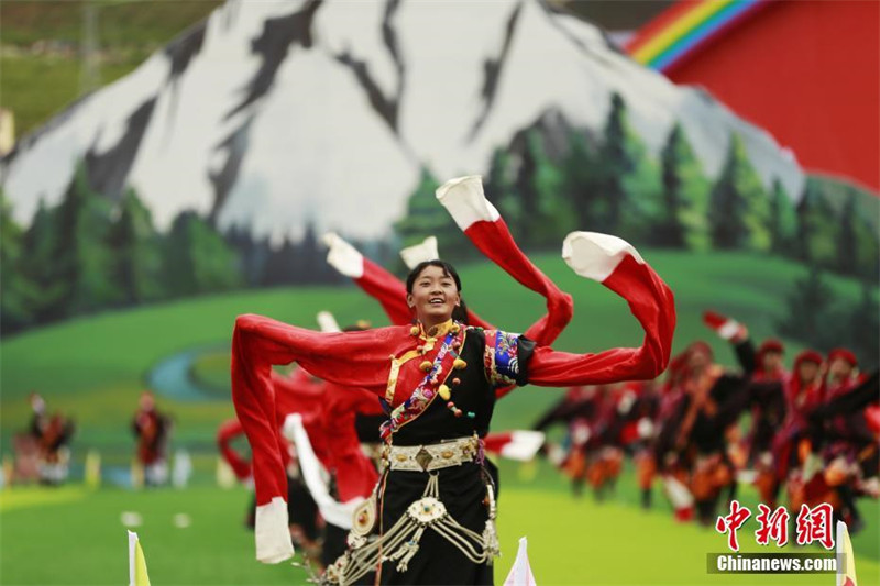 Qinghai celebra o 70o aniversário da funda??o da Prefeitura Aut?noma Tibetana de Yushu