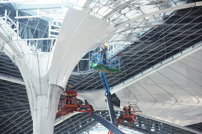 Operários aceleram a constru??o de Terminal 4 do Aeroporto Internacional Xiaoshan de Hangzhou 