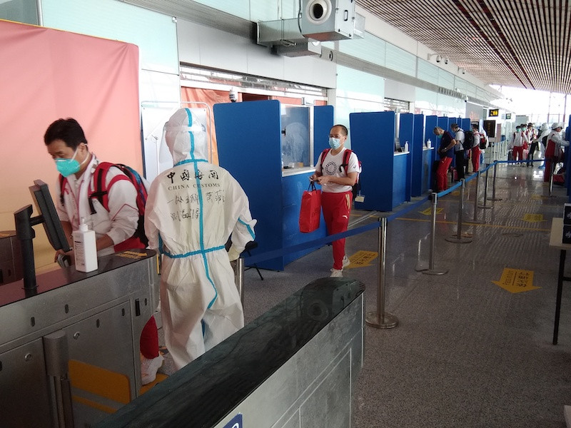Todos os atletas chineses que participaram das Olimpíadas de Tóquio regressaram a Beijing