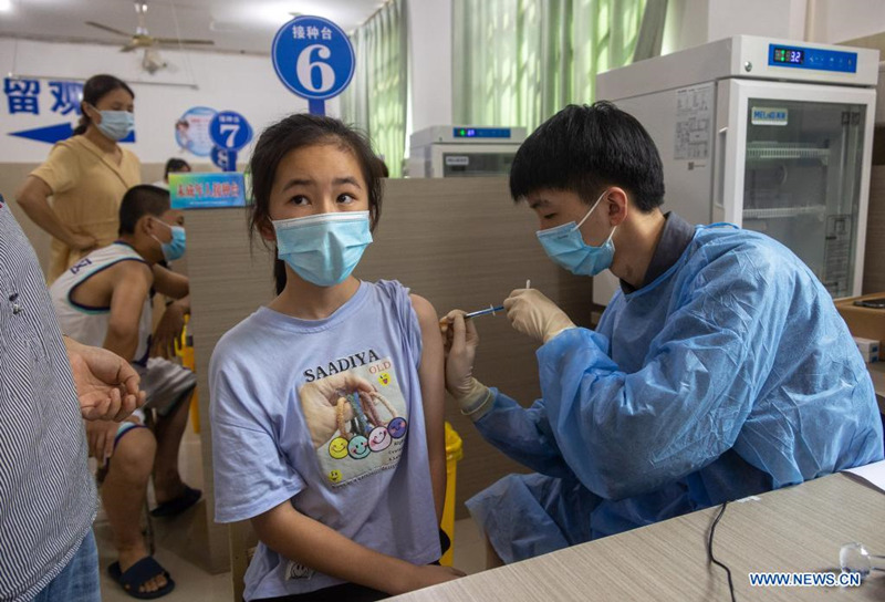 China realiza campanha de vacina??o contra Covid-19 para jovens dos 12 aos 17 anos  