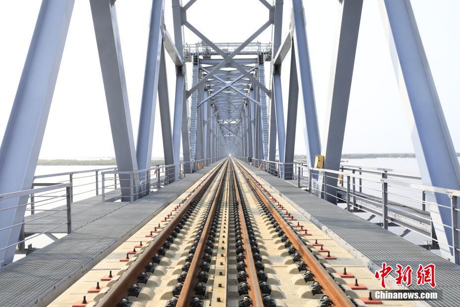 Instala??o de trilho para ferrovia transfronteiri?a sino-russa termina em Heilongjiang