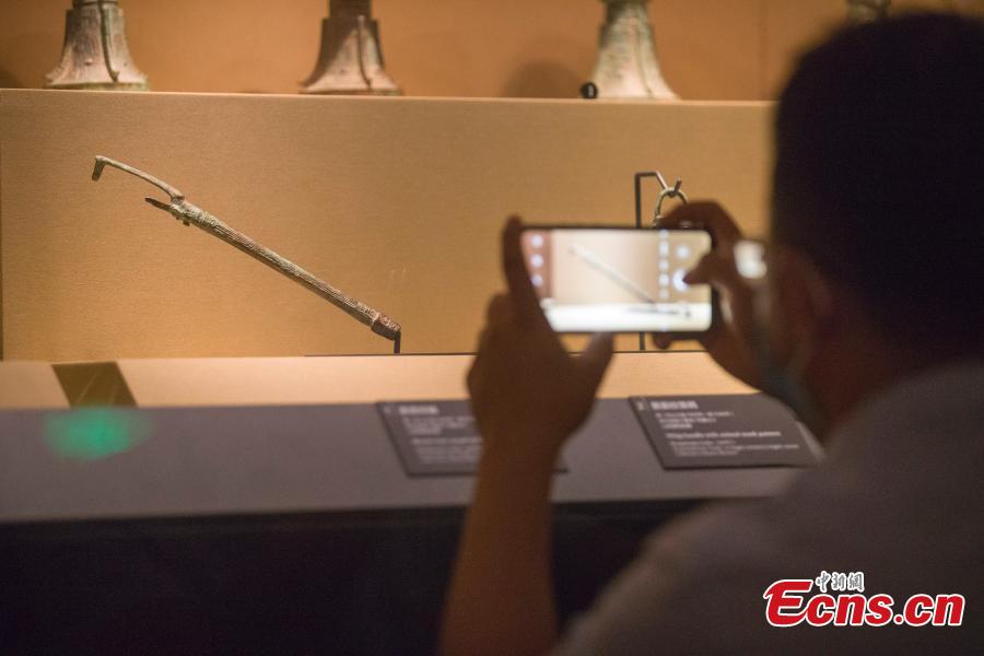 Porta-chicote antigo em forma de bast?o de selfie se torna viral