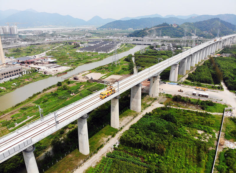 China: constru??o da primeira ferrovia de alta velocidade com investimento de capital privado em curso