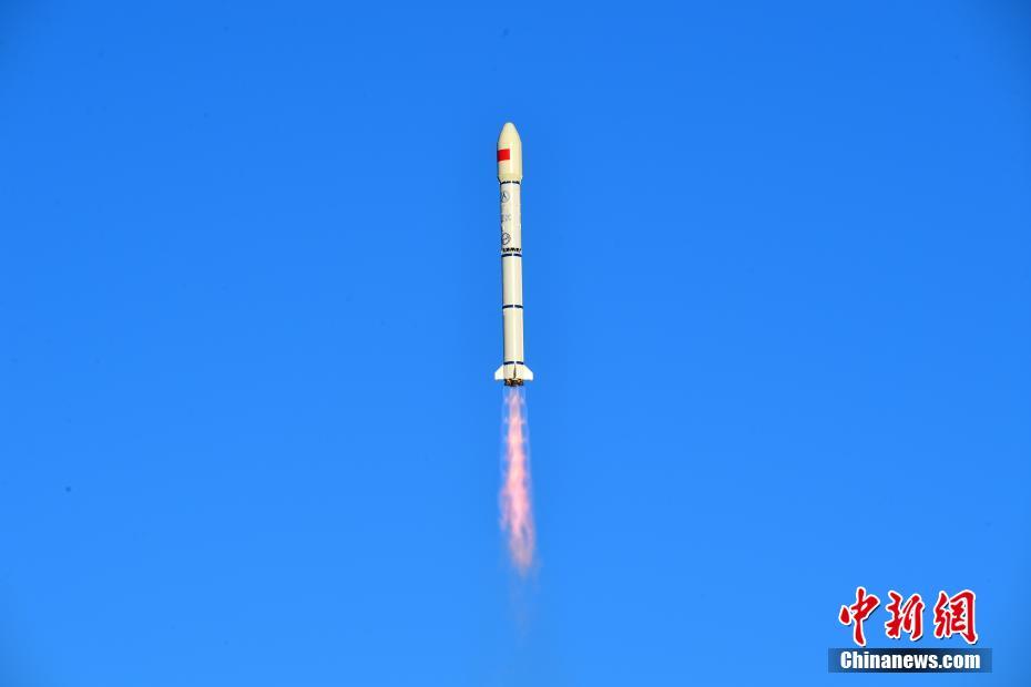 China lan?a dois satélites experimentais