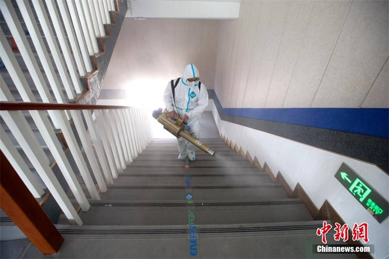 China: escola na província de Shanxi realiza limpeza e desinfe??o para retorno escolar seguro
