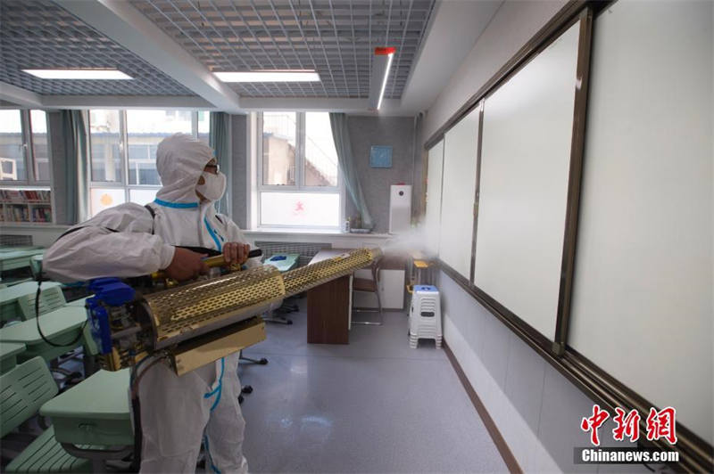 China: escola na província de Shanxi realiza limpeza e desinfe??o para retorno escolar seguro