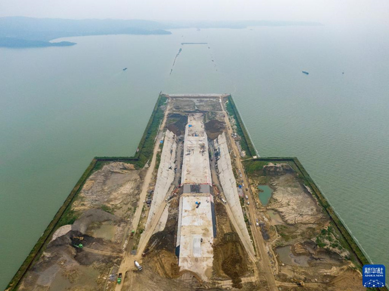 China: constru??o da sec??o principal do mais longo túnel subaquático é concluída
