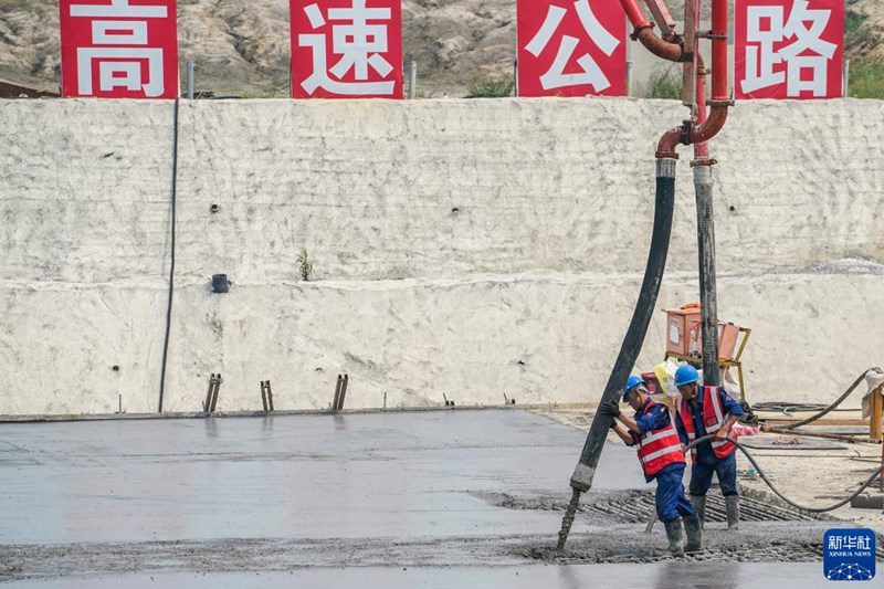 China: constru??o da sec??o principal do mais longo túnel subaquático é concluída
