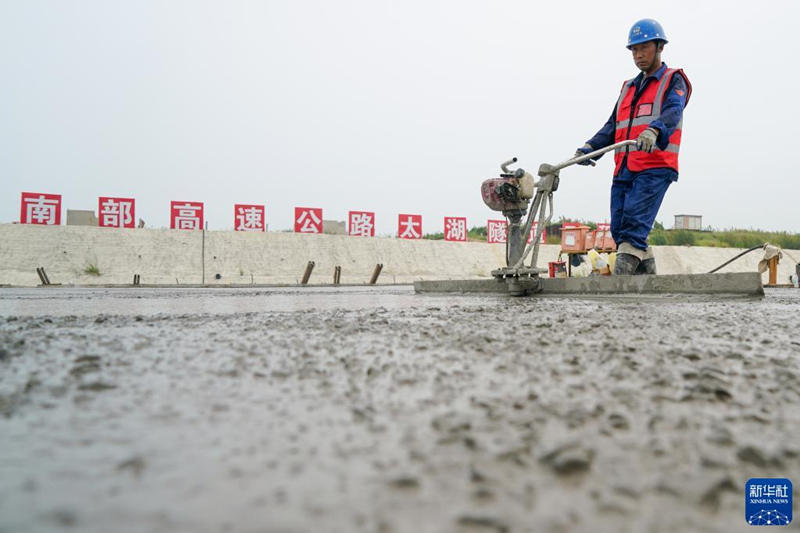 China: constru??o da sec??o principal do mais longo túnel subaquático é concluída